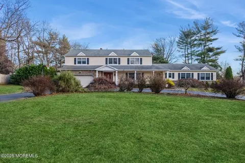 10 Colony Dr, Middletown, NJ 07748
