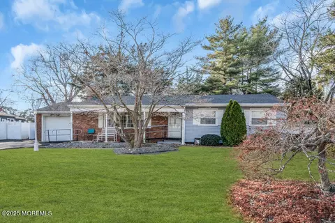 36 Daisy Rd, Toms River, NJ 08753