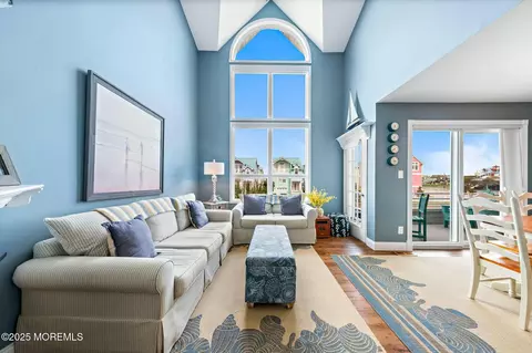 420 8th St #2, Beach Haven, NJ 08008