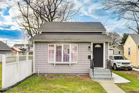 79 Bay Ave, Middletown, NJ 07748