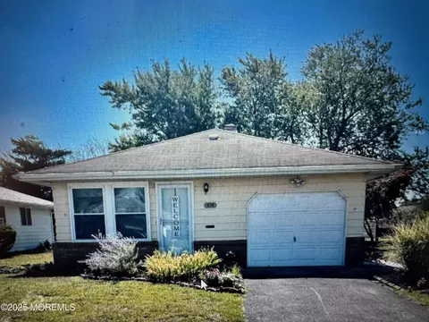 654 Jamaica Blvd, Toms River, NJ 08757