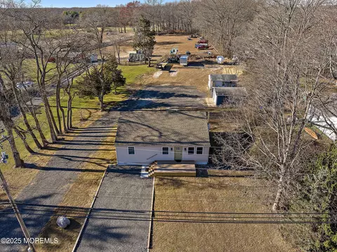 86 Tinton Falls Rd, Farmingdale, NJ 07727