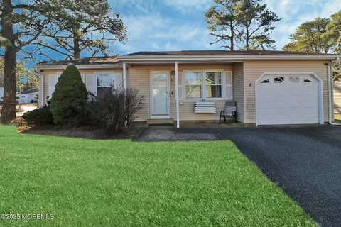 123 Chelsea Dr #72, Whiting, NJ 08759