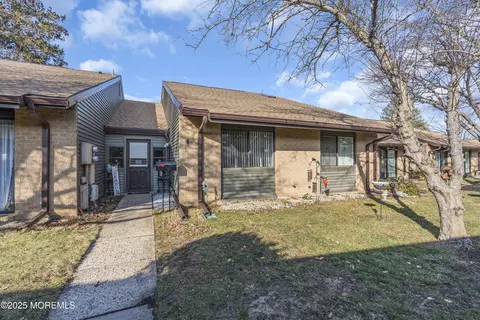 4 Danbury Ct, Red Bank, NJ 07701