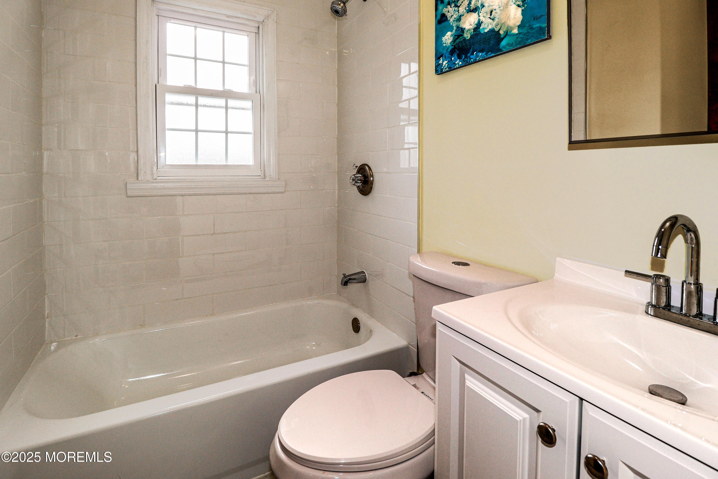 Bath - 4 Pelham Ave, Edison, NJ 08817 photo 1 of 5