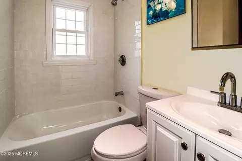 Bath - 4 Pelham Ave, Edison, NJ 08817 photo 1 of 5