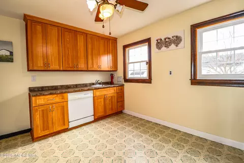 Kitchen - 4 Pelham Ave, Edison, NJ 08817 photo 2 of 5
