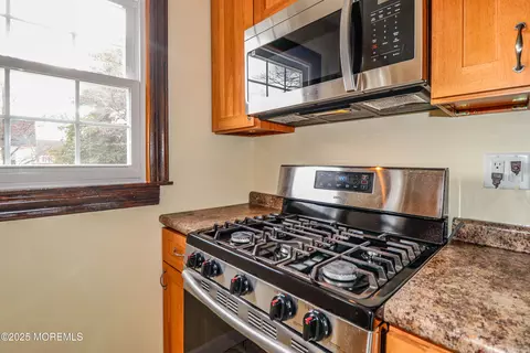 Kitchen - 4 Pelham Ave, Edison, NJ 08817 photo 5 of 5