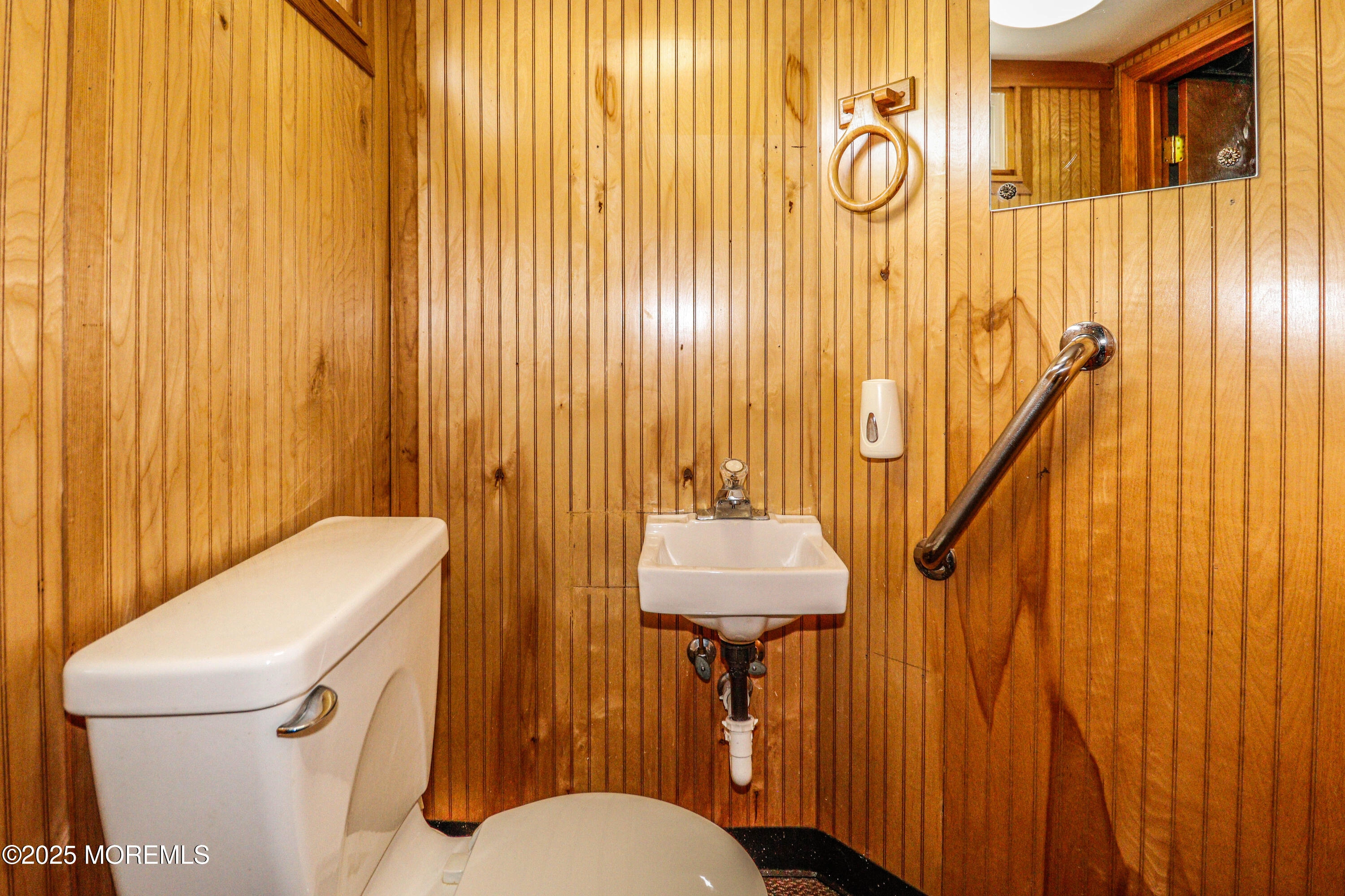 Bath - 4 Pelham Ave, Edison, NJ 08817 photo 5 of 5
