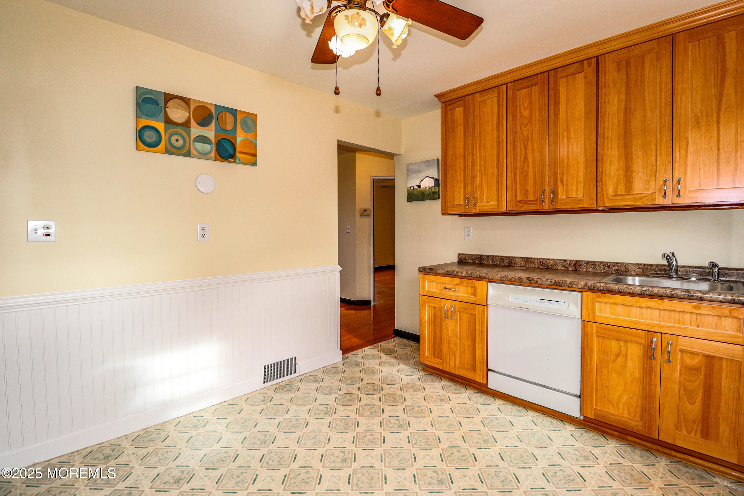 Kitchen - 4 Pelham Ave, Edison, NJ 08817 photo 4 of 5
