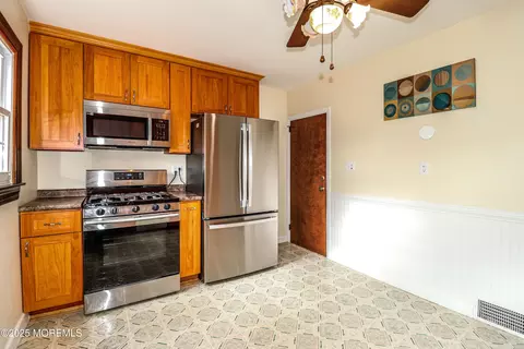 Kitchen - 4 Pelham Ave, Edison, NJ 08817 photo 3 of 5