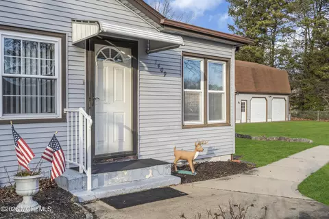 1409 Lawrence Ave, Toms River, NJ 08757