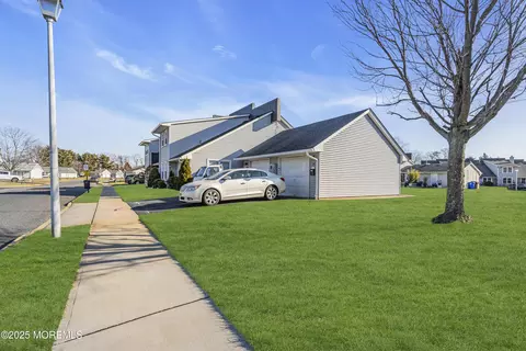 39 Sutton Dr #4303, Brick, NJ 08724