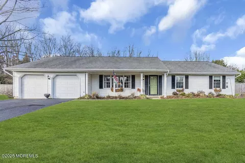 14 Crow Hill Ln, Freehold, NJ 07728