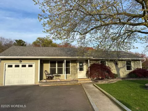 173 Beverly Dr, Barnegat, NJ 08005