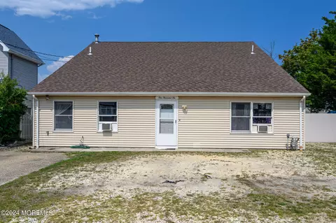 1006 Mauna Loa Dr, Forked River, NJ 08731