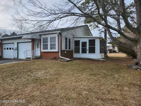 6 Quincy Dr # -B, Whiting, NJ 08759