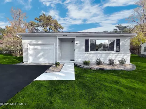 14 Brakenbury Ct, Toms River, NJ 08757