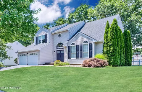 161 Old Orchard Rd, Toms River, NJ 08755