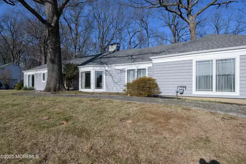 90 Tatum Dr, Middletown, NJ 07748