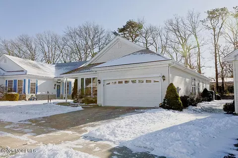 101 Robin Ln, Barnegat, NJ 08005