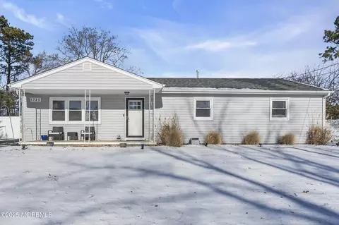 1725 4th Ave, Toms River, NJ 08757