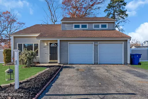 630 Branch Dr, Toms River, NJ 08755