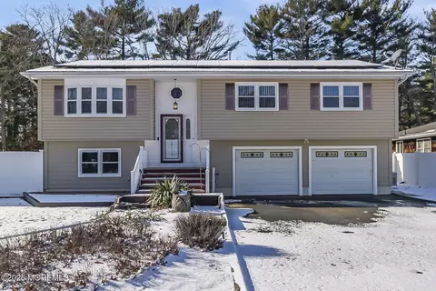 10 Barbara Ct, Waretown, NJ 08758