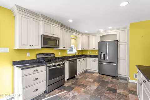 10 Barbara Ct, Waretown, NJ 08758 photo 9