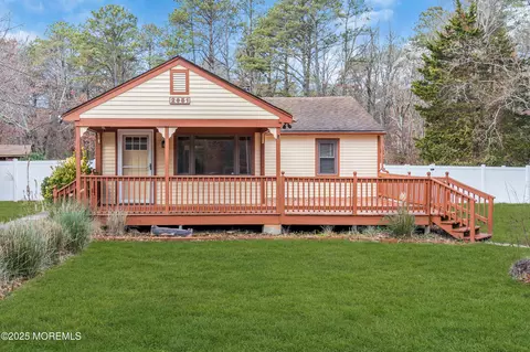 2051 Lowell Ave, Hamilton, NJ 08330