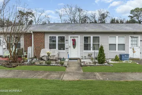 720 Buckingham Dr # B, Lakewood, NJ 08701