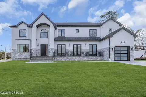 1296 County Line Rd E, Lakewood, NJ 08701