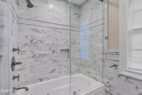 Bath - 67 Picadilly Dr, Jackson, NJ 08527 photo 4 of 6