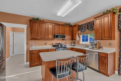 Kitchen - 67 Picadilly Dr, Jackson, NJ 08527 photo 2 of 2