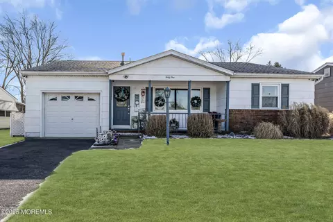 41 Eton Rd, Toms River, NJ 08757