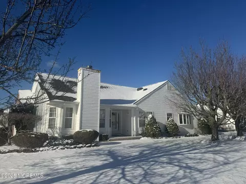 17 Cardigan Dr, Berkeley, NJ 08721