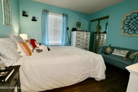 Bedroom - 8 Sutton Dr, Brick, NJ 08724 photo 5 of 7
