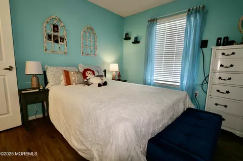 Bedroom - 8 Sutton Dr, Brick, NJ 08724 photo 4 of 7