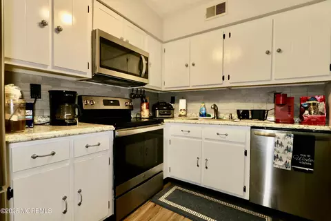 Kitchen - 8 Sutton Dr, Brick, NJ 08724 photo 1 of 2