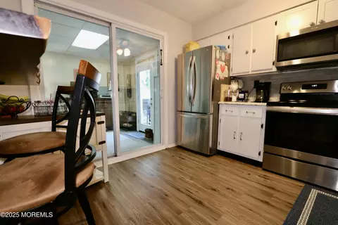 Kitchen - 8 Sutton Dr, Brick, NJ 08724 photo 2 of 2