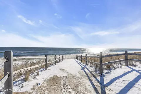 24 Shell Rd #126, Mantoloking, NJ 08738