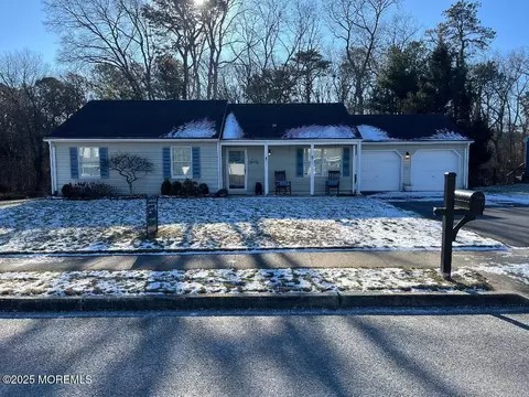 8 Bay Bridge Dr, Brick, NJ 08724