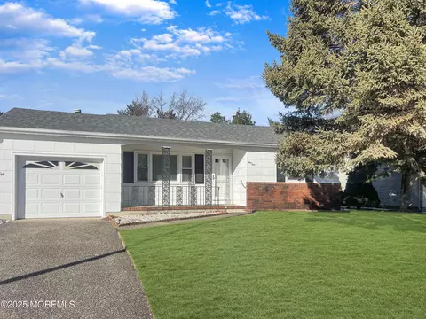 110 Georgetown Rd, Toms River, NJ 08757
