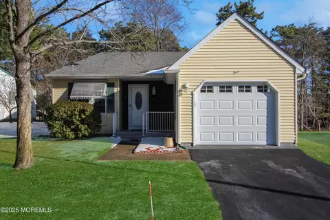 3 Valley Ct, Whiting, NJ 08759