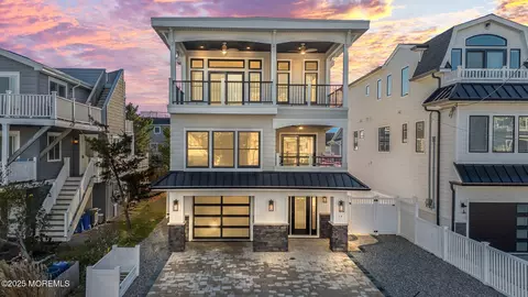 16 E 25th St, Long Beach Township, NJ 08008