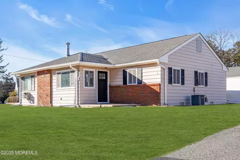 30 Pheasant St #A, Manchester, NJ 08759