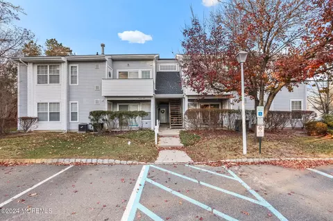 5 Cavalerie Ct, Tinton Falls, NJ 07753