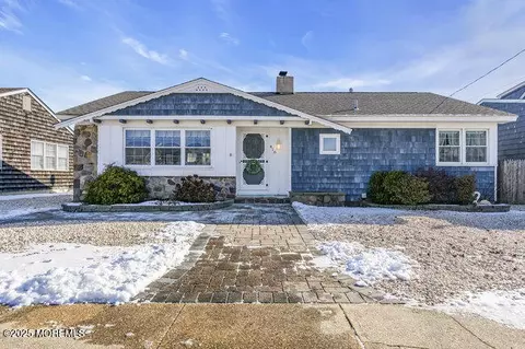 418 Coral Gables Dr, Lavallette, NJ 08735