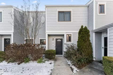 16 Beverly Ct, Tinton Falls, NJ 07724