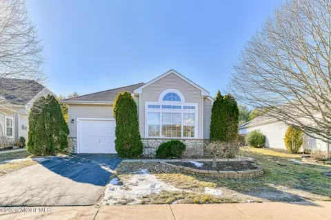 9 Rochford Dr, Manchester, NJ 08759